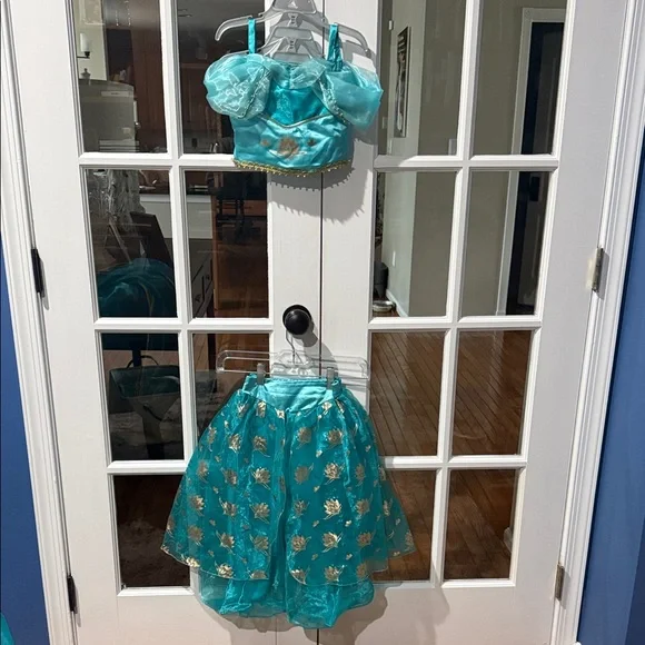 3 Disney Jasmine Princess Costumes and bag - Picture 5 of 6